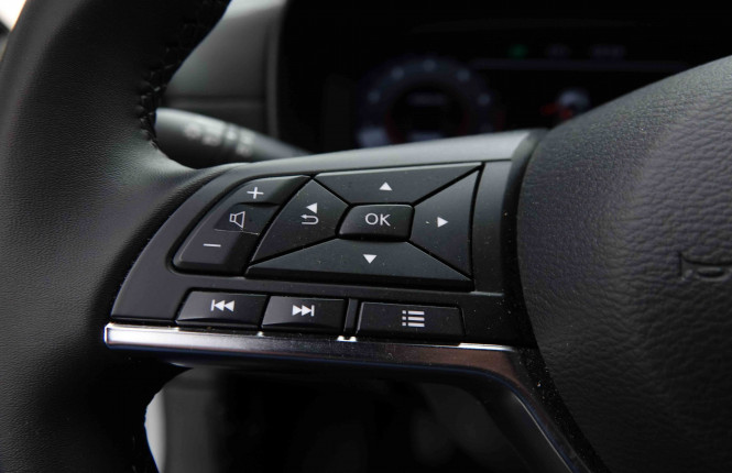 NISSAN_NISSAN_JUKE_2653358_16.jpg