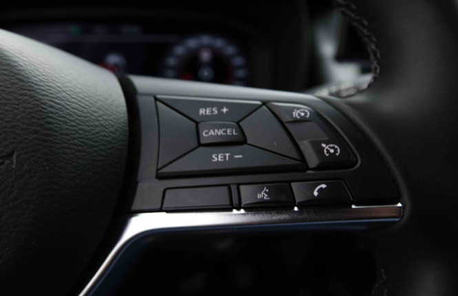 NISSAN_NISSAN_JUKE_2653358_17.jpg