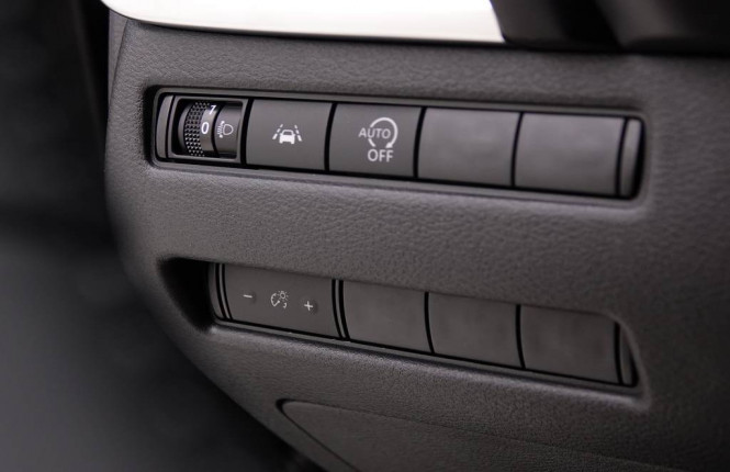 NISSAN_NISSAN_QASHQAI_2549772_9.jpg