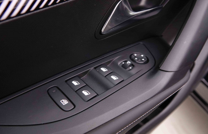 PEUGEOT_PEUGEOT_2008_2548142_19.jpg