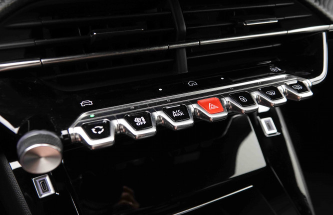 PEUGEOT_PEUGEOT_2008_2548149_15.jpg