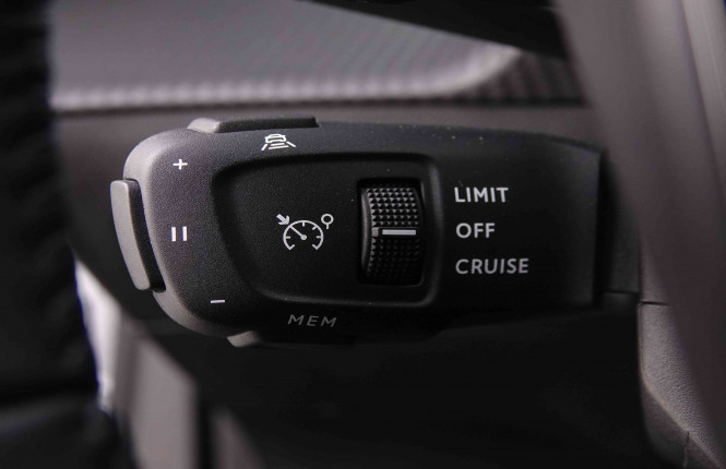PEUGEOT_PEUGEOT_2008_2548153_18.jpg