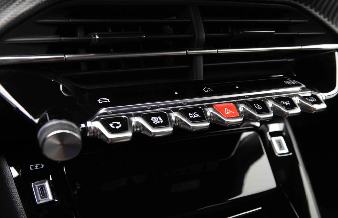 PEUGEOT_PEUGEOT_2008_2548155_15.jpg
