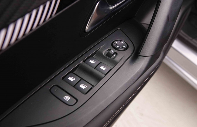 PEUGEOT_PEUGEOT_2008_2548155_21.jpg