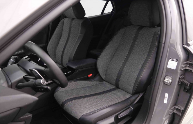 PEUGEOT_PEUGEOT_2008_2548858_6.jpg