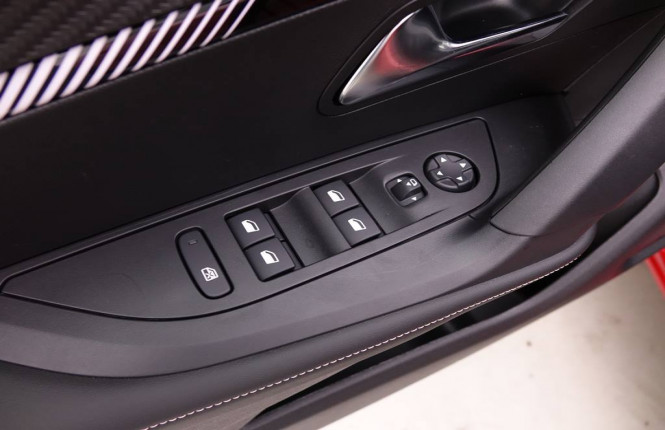 PEUGEOT_PEUGEOT_2008_2548987_19.jpg