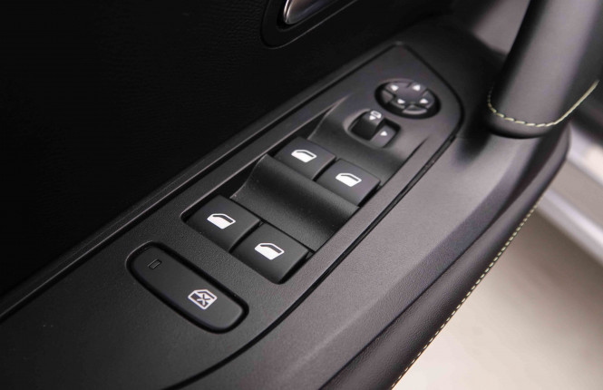 PEUGEOT_PEUGEOT_2008_2549906_53.jpg