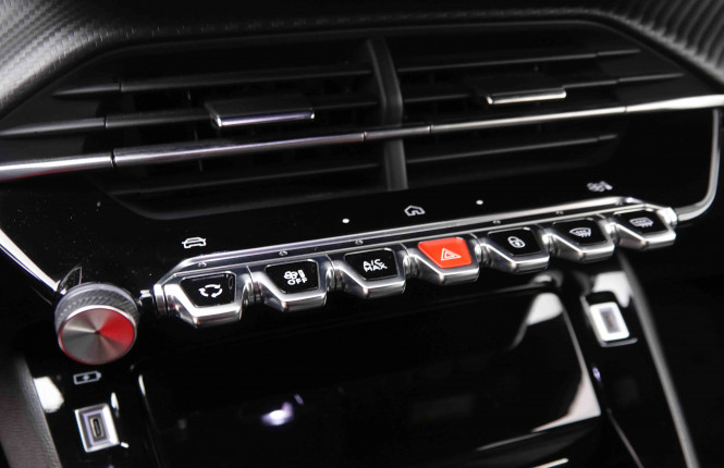 PEUGEOT_PEUGEOT_2008_2550547_14.jpg