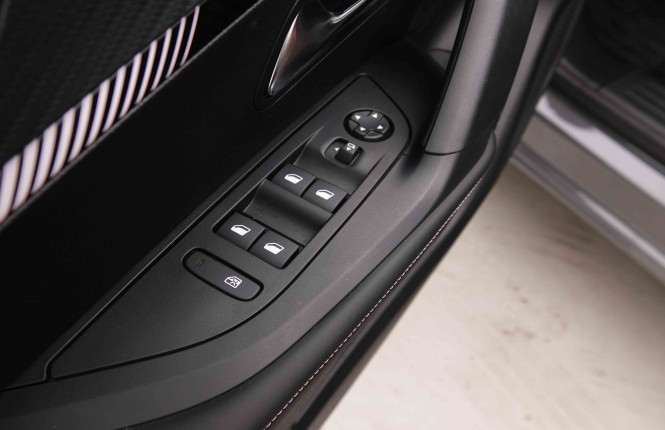 PEUGEOT_PEUGEOT_2008_2550555_21.jpg
