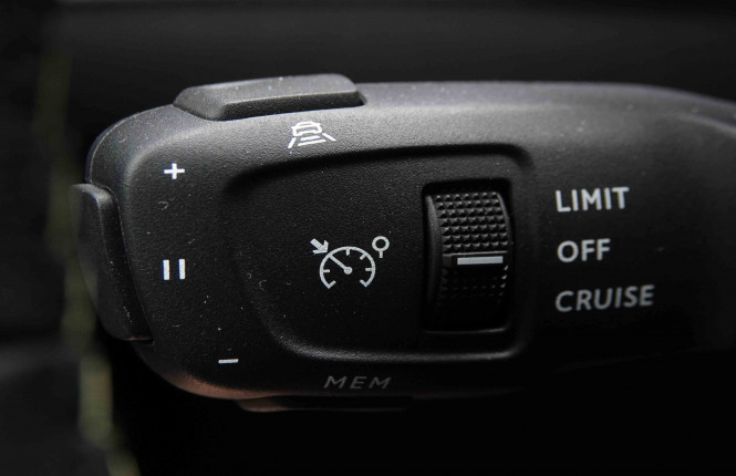 PEUGEOT_PEUGEOT_2008_2550704_17.jpg PEUGEOT_PEUGEOT_2008_2550704_17.jpg