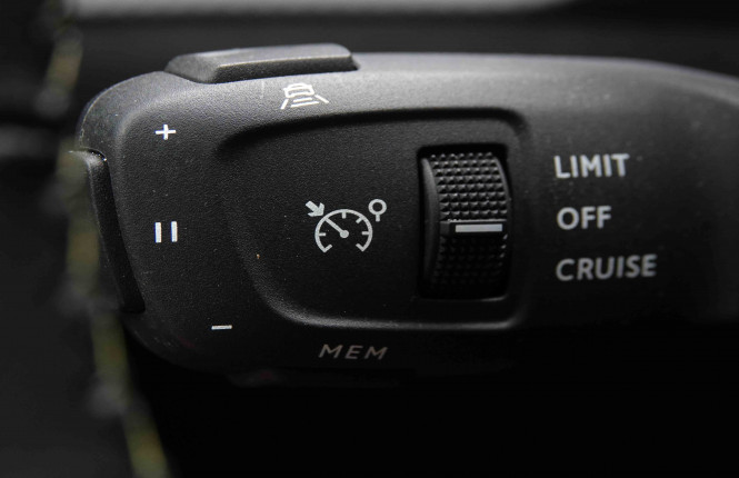 PEUGEOT_PEUGEOT_2008_2550710_17.jpg PEUGEOT_PEUGEOT_2008_2550710_17.jpg