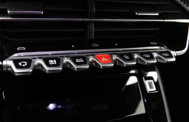 PEUGEOT_PEUGEOT_2008_2551458_10.jpg
