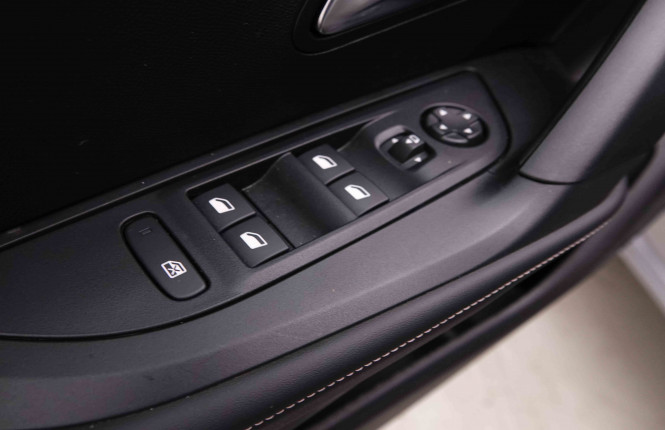 PEUGEOT_PEUGEOT_2008_2551459_16.jpg
