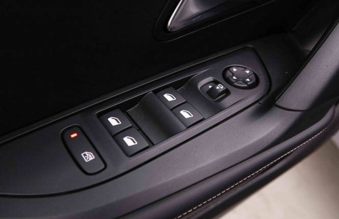 PEUGEOT_PEUGEOT_2008_2551460_16.jpg