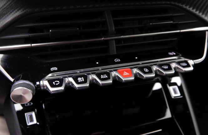 PEUGEOT_PEUGEOT_2008_2551461_12.jpg
