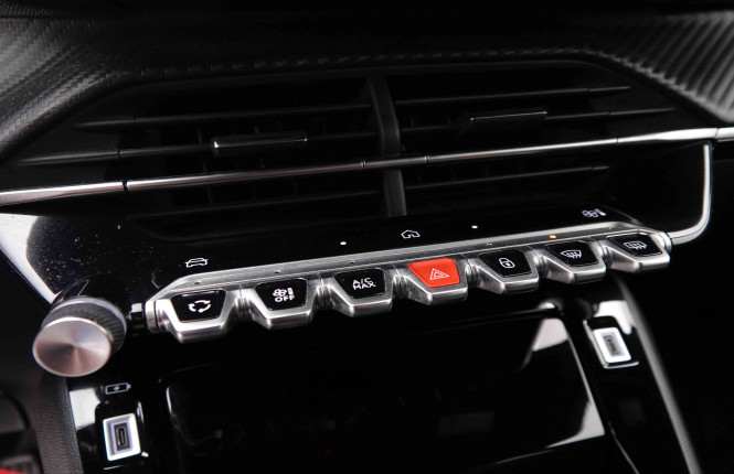 PEUGEOT_PEUGEOT_2008_2551462_12.jpg