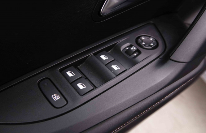 PEUGEOT_PEUGEOT_2008_2551462_16.jpg