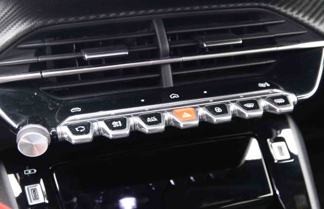 PEUGEOT_PEUGEOT_2008_2551464_11.jpg