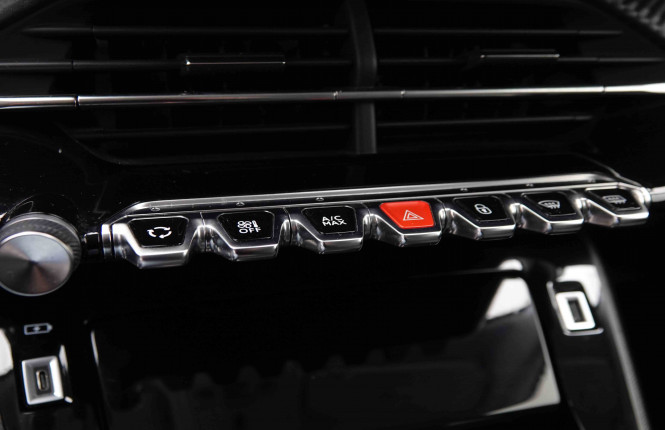 PEUGEOT_PEUGEOT_2008_2551680_13.jpg PEUGEOT_PEUGEOT_2008_2551680_13.jpg
