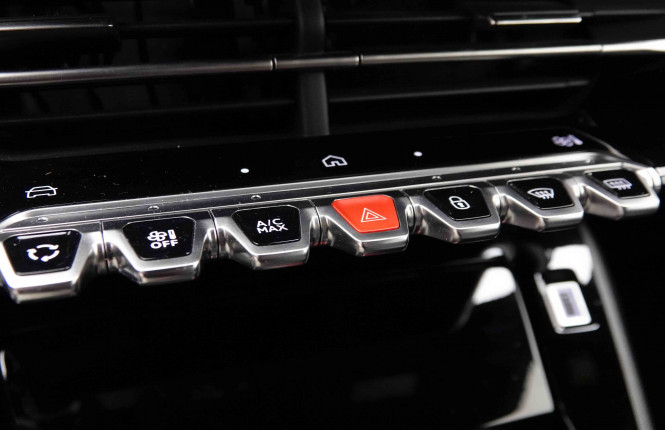 PEUGEOT_PEUGEOT_2008_2651919_14.jpg