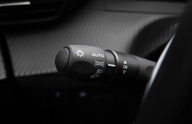 PEUGEOT_PEUGEOT_2008_2652068_17.jpg