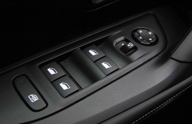 PEUGEOT_PEUGEOT_2008_2652069_21.jpg
