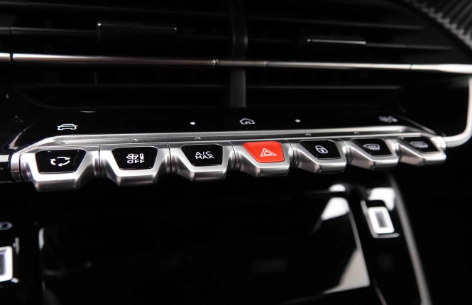 PEUGEOT_PEUGEOT_2008_2652072_14.jpg