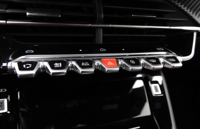 PEUGEOT_PEUGEOT_2008_2652236_68.jpg