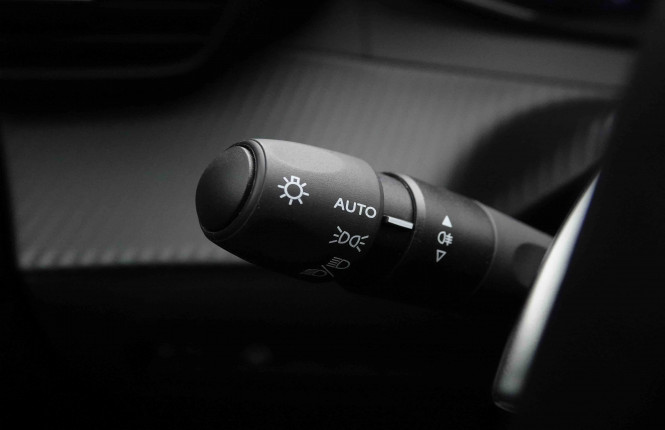 PEUGEOT_PEUGEOT_2008_2652238_70.jpg