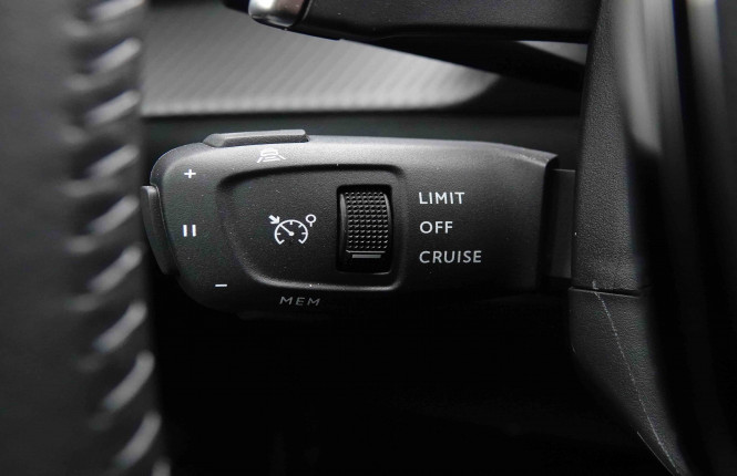 PEUGEOT_PEUGEOT_2008_2652238_72.jpg