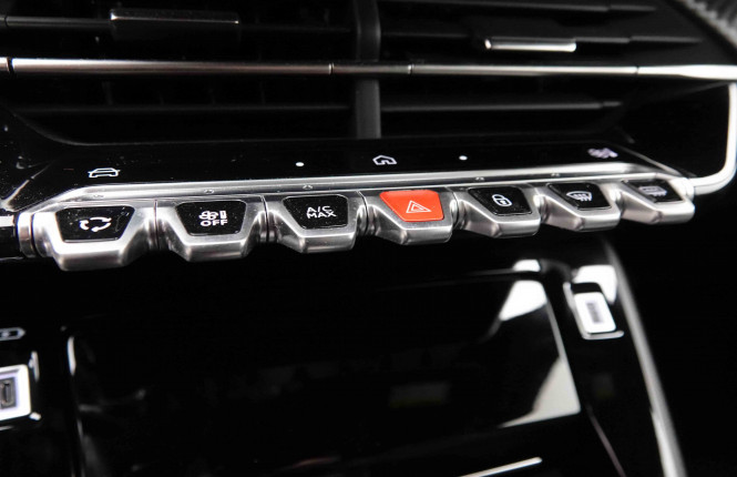 PEUGEOT_PEUGEOT_2008_2652239_68.jpg