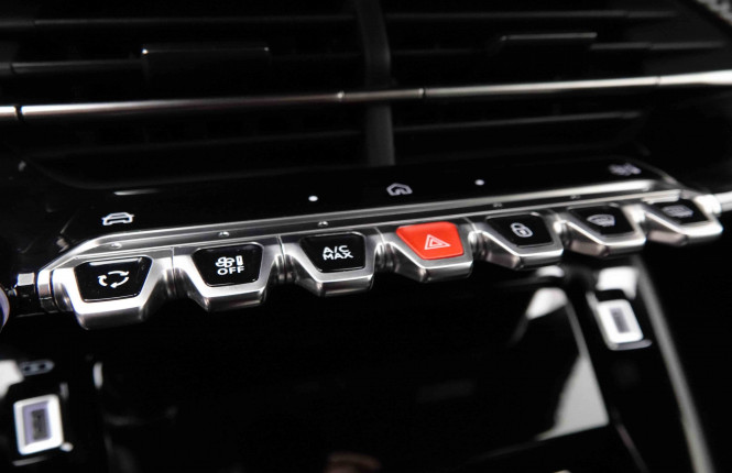 PEUGEOT_PEUGEOT_2008_2652243_67.jpg