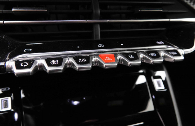 PEUGEOT_PEUGEOT_2008_2652246_95.jpg