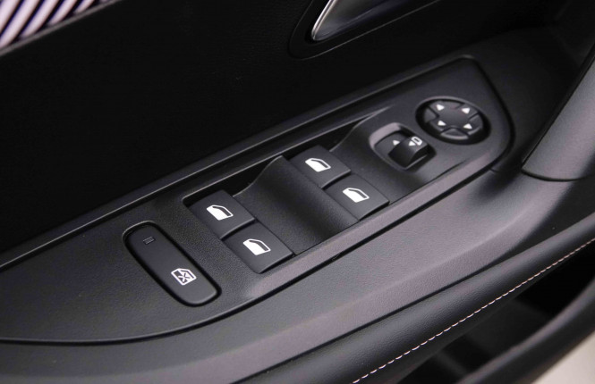 PEUGEOT_PEUGEOT_2008_2652250_19.jpg