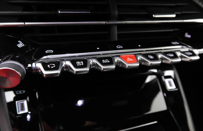 PEUGEOT_PEUGEOT_2008_2652820_40.jpg