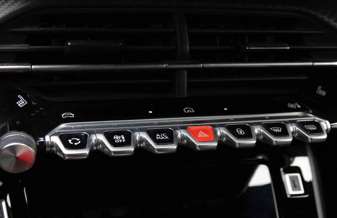 PEUGEOT_PEUGEOT_2008_2652821_67.jpg