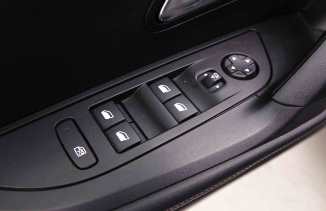 PEUGEOT_PEUGEOT_2008_2652826_98.jpg