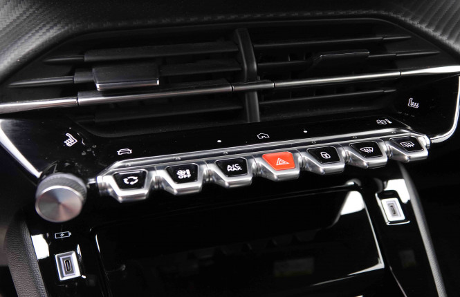 PEUGEOT_PEUGEOT_2008_2652828_69.jpg