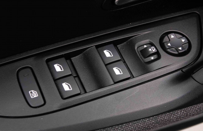PEUGEOT_PEUGEOT_2008_2653085_20.jpg