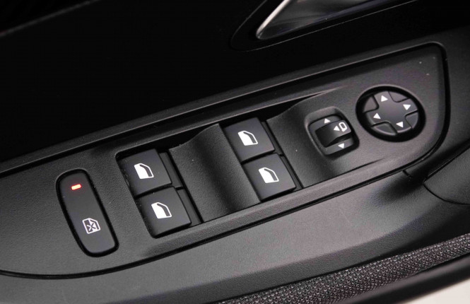 PEUGEOT_PEUGEOT_2008_2653090_20.jpg