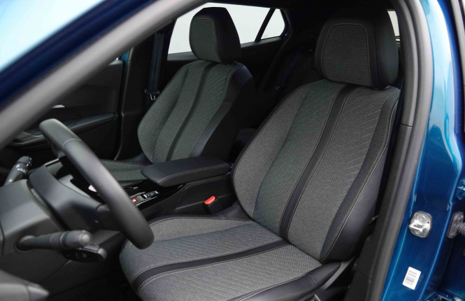 PEUGEOT_PEUGEOT_2008_2653231_6.jpg