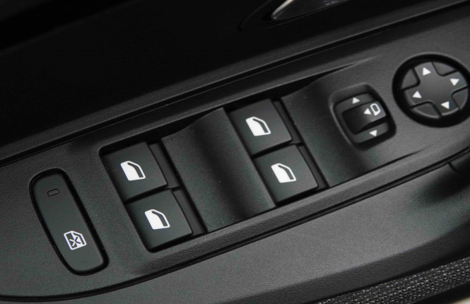 PEUGEOT_PEUGEOT_2008_2653276_19.jpg