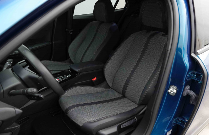 PEUGEOT_PEUGEOT_2008_2653335_6.jpg
