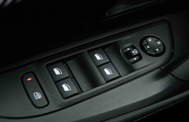 PEUGEOT_PEUGEOT_2008_2653337_20.jpg