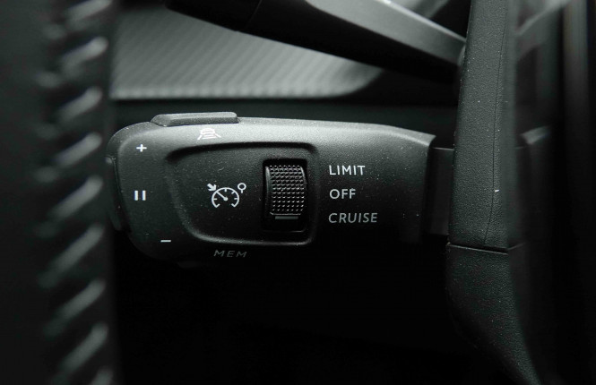 PEUGEOT_PEUGEOT_2008_2653456_18.jpg