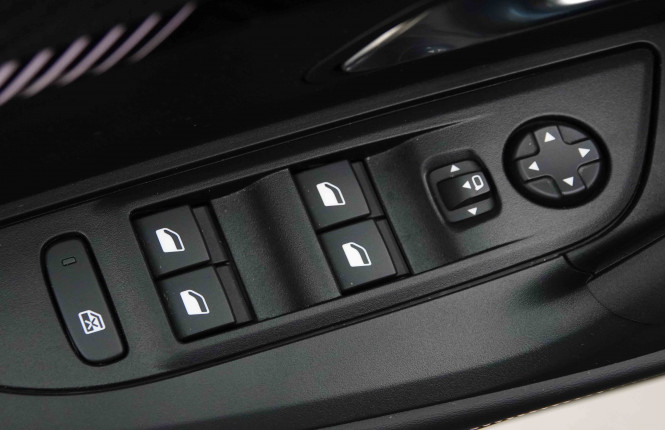 PEUGEOT_PEUGEOT_2008_2653458_21.jpg