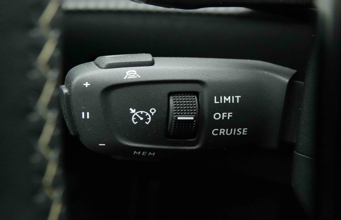 PEUGEOT_PEUGEOT_2008_2654727_70.jpg
