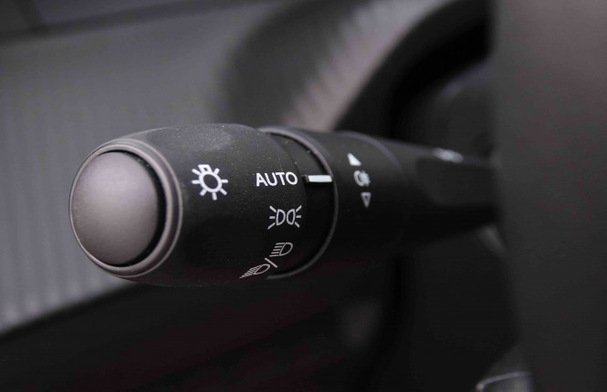 PEUGEOT_PEUGEOT_208_2548514_15.jpg