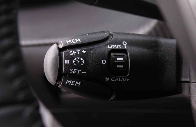 PEUGEOT_PEUGEOT_208_2548514_17.jpg
