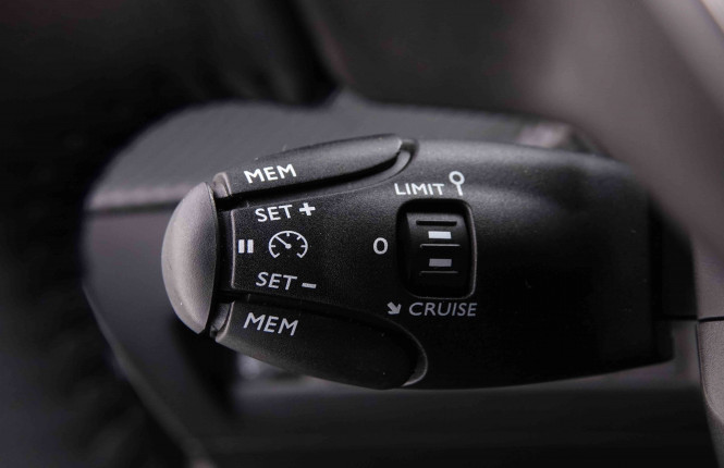PEUGEOT_PEUGEOT_208_2548515_15.jpg
